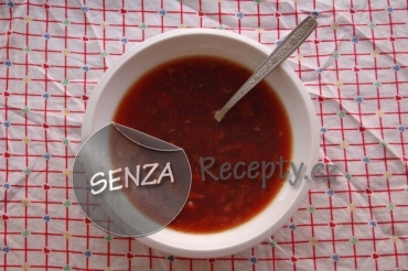 Bubákova zeleninová polévka s červenou řepou