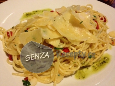 Spaghetti aglio, olio, peperoncino