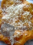 Langoš s česnekem a sýrem