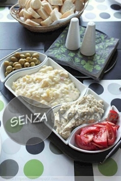 Sýrovo-papriková a olivová pomazánka