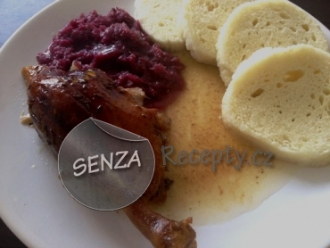 Pečená kachna s knedlíkem a se zelím 