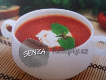 Polévka z čerstvých rajčat