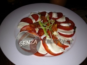 Caprese salát