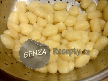 Česnekové noky