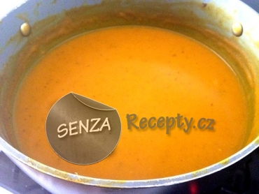 Halloweenská dýňová polévka