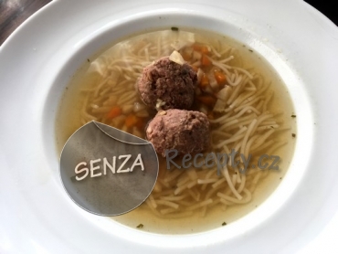 Hovězí polévka s knedlíčky