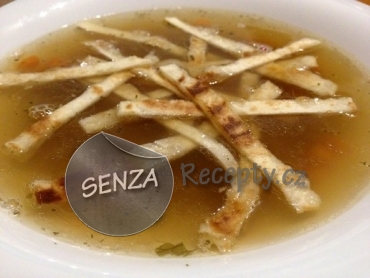 Slepičí polévka s fritátovými nudlemi