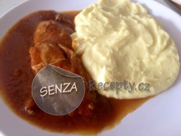 Vepřové koleno na kořenové zelenině a černém pivu